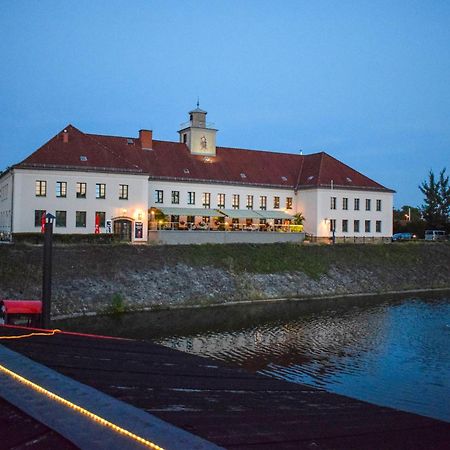Restaurant Und Pension Alberthafen เดรสเดน ภายนอก รูปภาพ